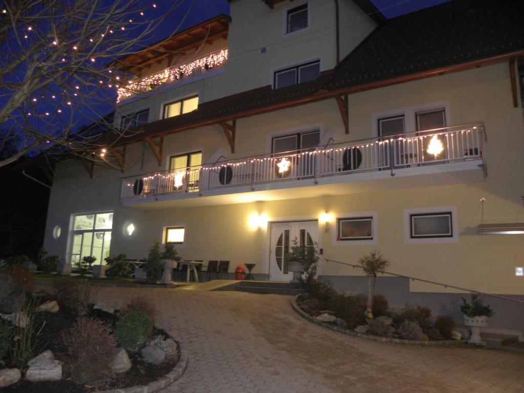 Hotel-Gasthof Stoff Βόλφσμπεργκ Εξωτερικό φωτογραφία